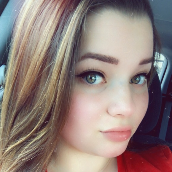 Meet your Posher, Sarah - Picture 1 of 1